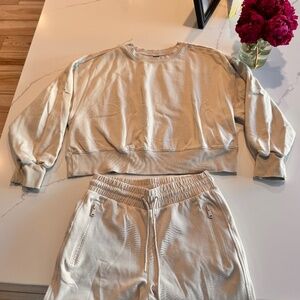 Sweatshirt and Jogger Set - Small - Light khaki